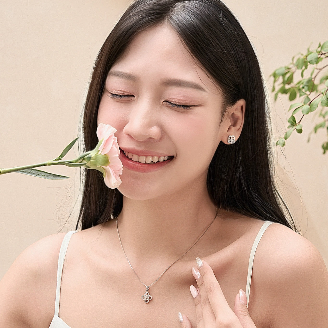 18K Moissanite Four Leaf Clover Necklace 5mm – 925 Sterling Silver