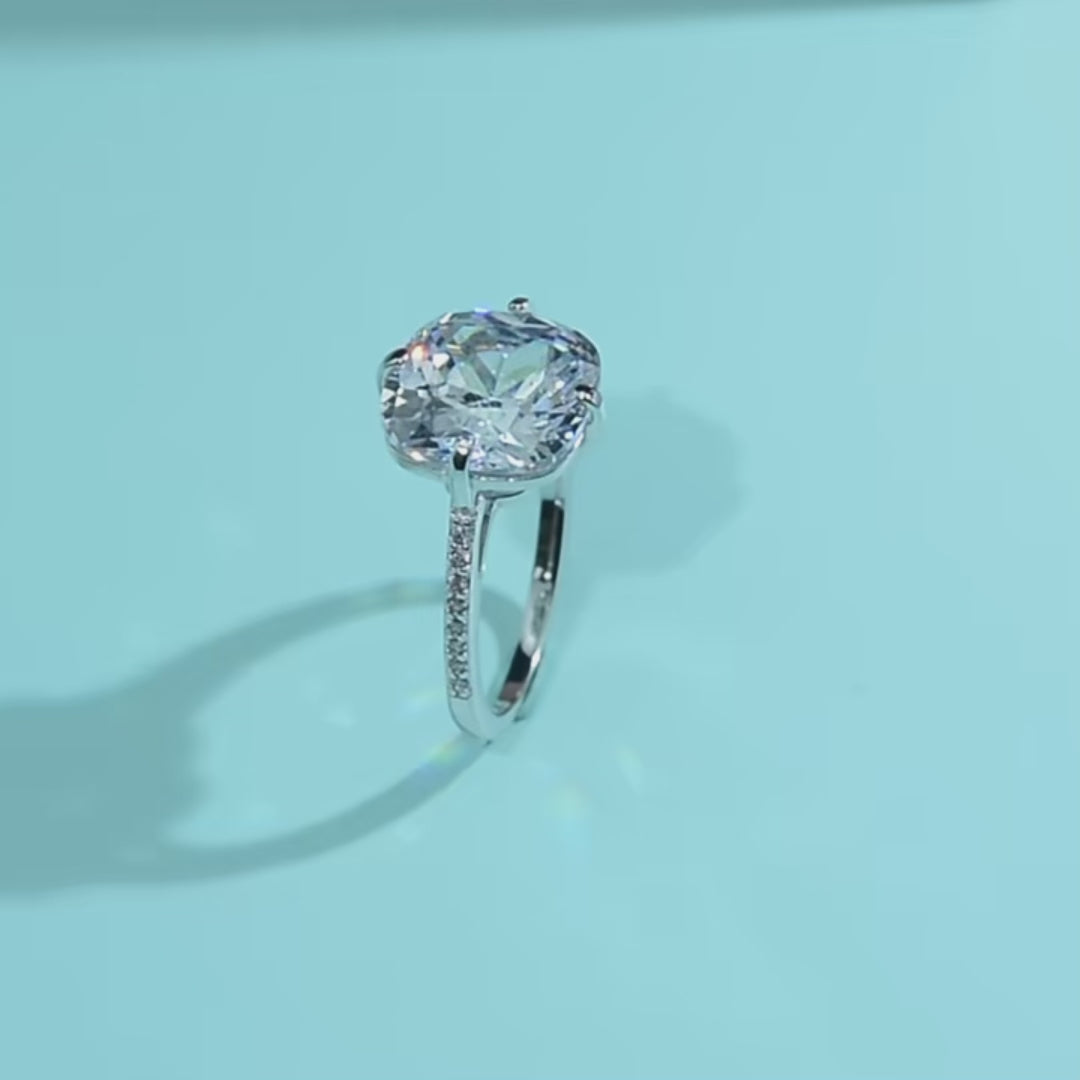 18K Luxury Pigeon Egg Cubic Zirconia Ring – 925 Sterling Silver